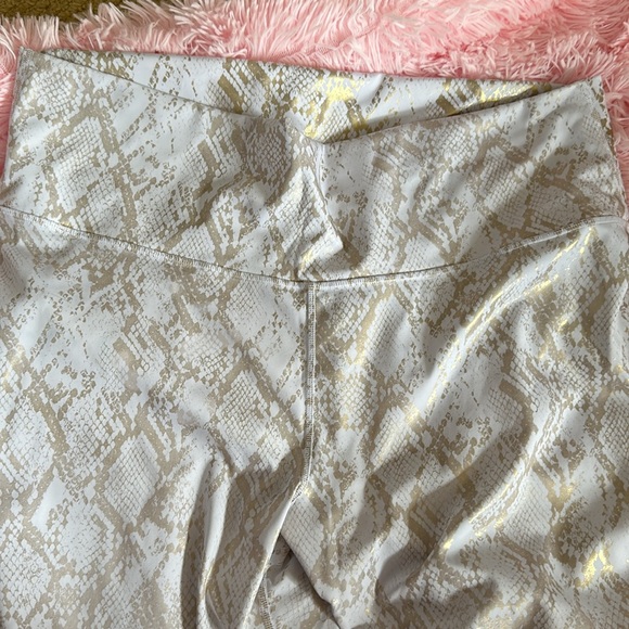 Women’s workout pants. From Fabletics. Very comfy lately worn. - Picture 2 of 2